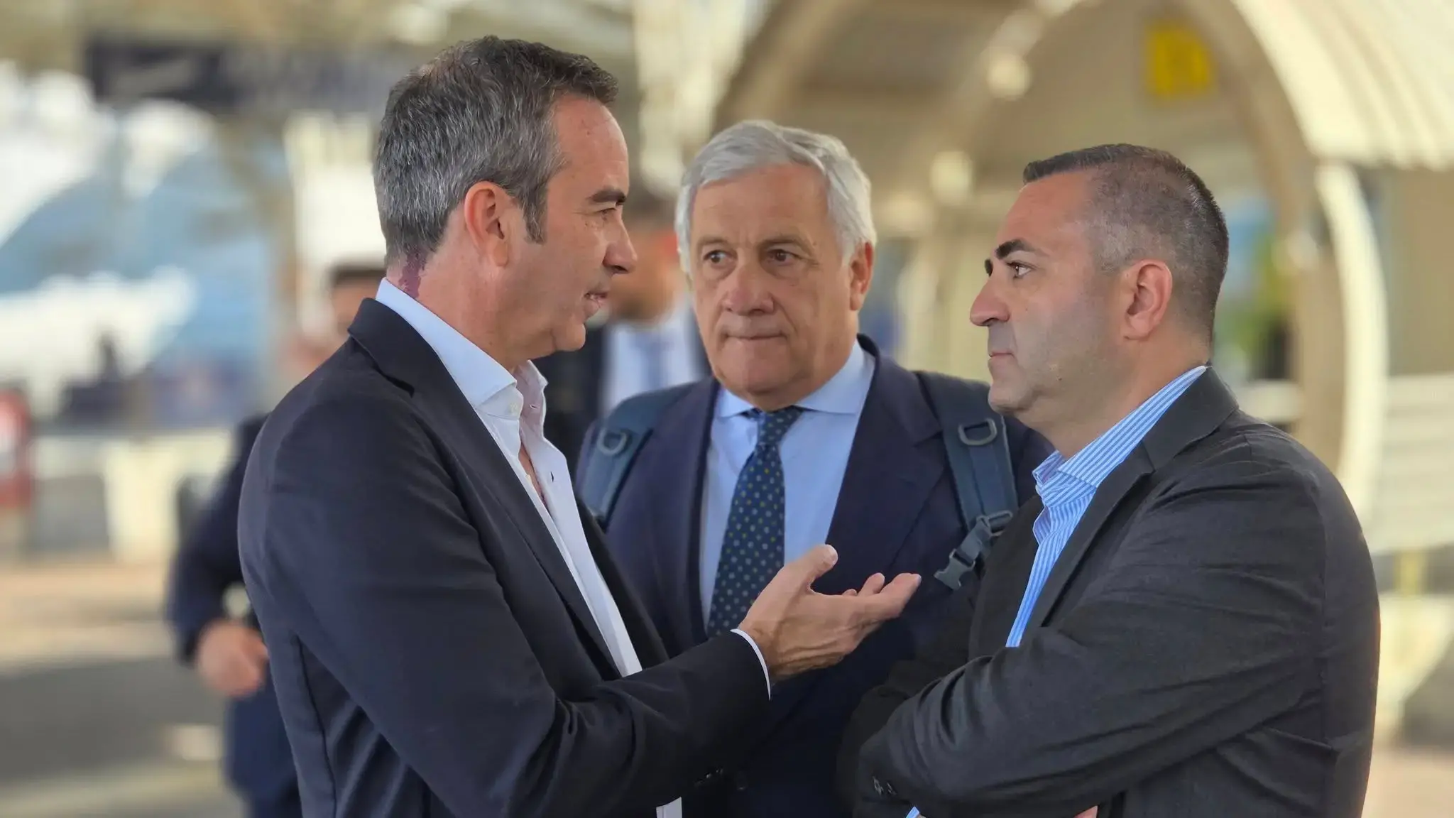 <p>Occhiuto, Tajani e Cannizzaro in una foto di repertorio</p>\\n