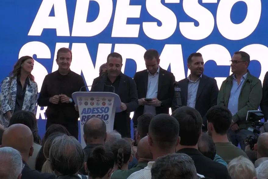 Cannizzaro, eletto sindaco di Reggio Calabria, festeggia la vittoria: «La città torna protagonista del futuro»\n