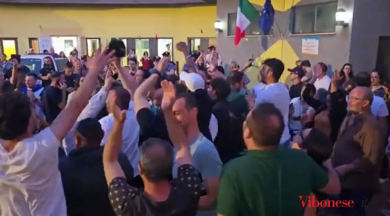 Comunali, festa a Tropea per la vittoria di Macrì