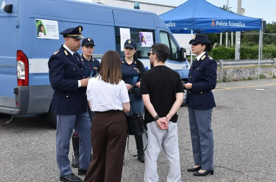 Giornata internazionale dei bambini scomparsi, a Pizzo la campagna di sensibilizzazione della Polizia di Stato\n