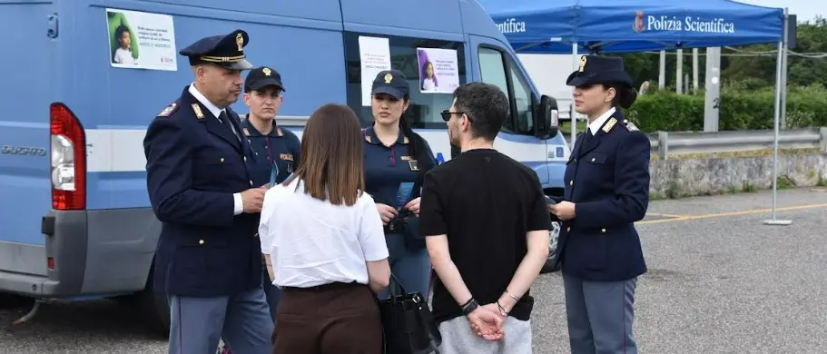 Giornata internazionale dei bambini scomparsi, a Pizzo la campagna di sensibilizzazione della Polizia di Stato\n