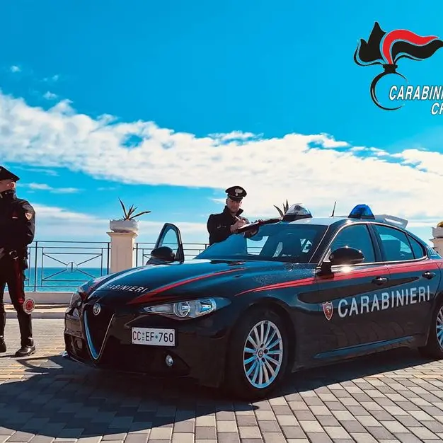 Violenta lite in famiglia durante la notte a Melissa, marito aggredisce la moglie: portata dai carabinieri in ospedale\n