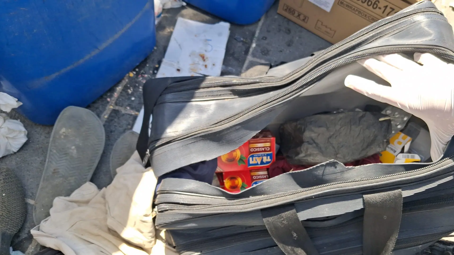 Allarme\u00A0bomba a Cosenza, chiuse alcune strade del centro. Ma nello zaino c’era té\u00A0alla pesca\n