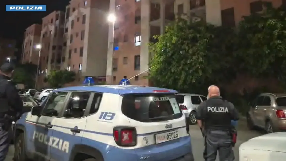 Piazza di spaccio attiva h24 a Reggio: giro da 3mila euro al giorno e minori di 14anni assoldati per vendere droga\n