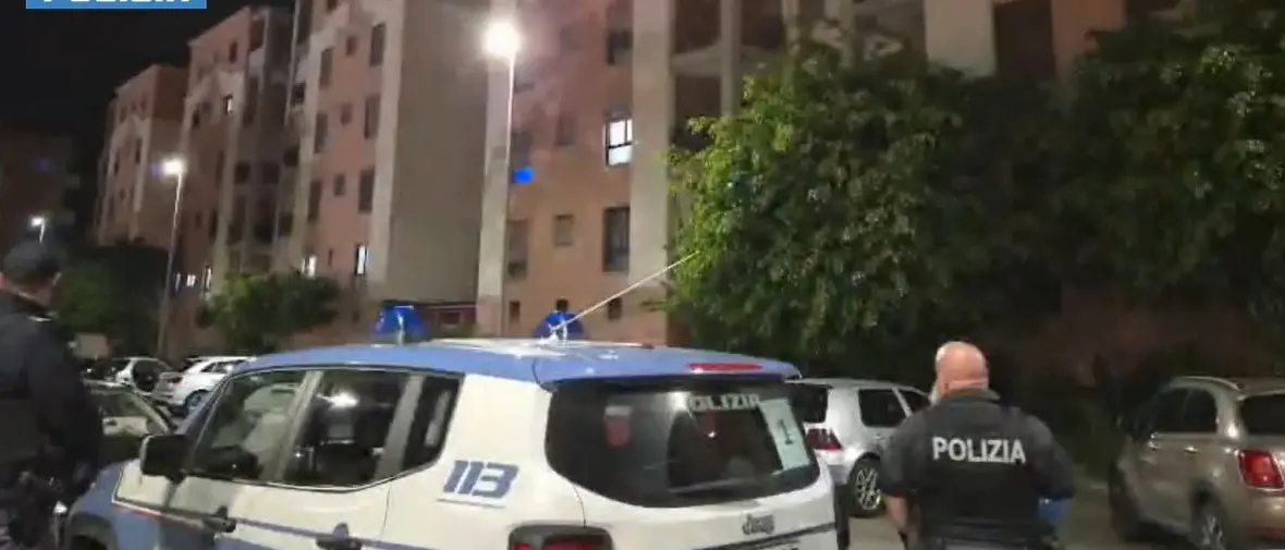 Piazza di spaccio attiva h24 a Reggio: giro da 3mila euro al giorno e minori di 14anni assoldati per vendere droga\n