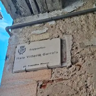 Rivocati prova a ripartire dall’artigianato: giovani chiedono uno spazio creativo nel cuore del quartiere bohémien\n