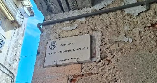 Rivocati prova a ripartire dall’artigianato: giovani chiedono uno spazio creativo nel cuore del quartiere bohémien\n