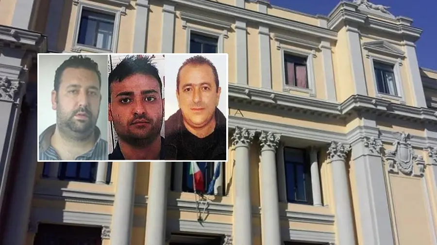 <p>La Corte d'Appello di Catanzaro e nei riquadri Gregorio Niglia, Vincenzo Mantella e Nicolino Pantaleone Mazzeo</p>\\n