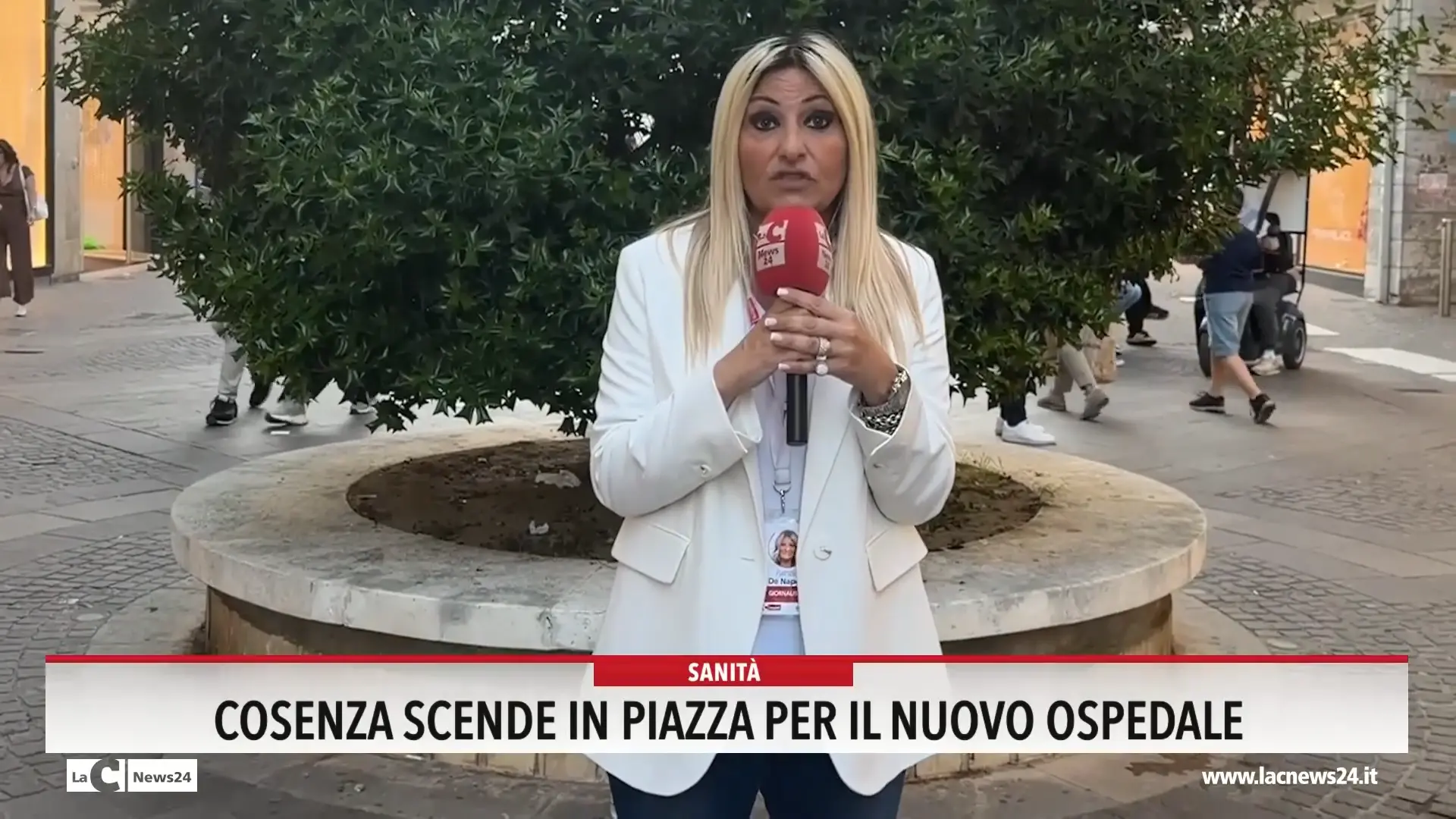 Cosenza scende in piazza per il nuovo ospedale