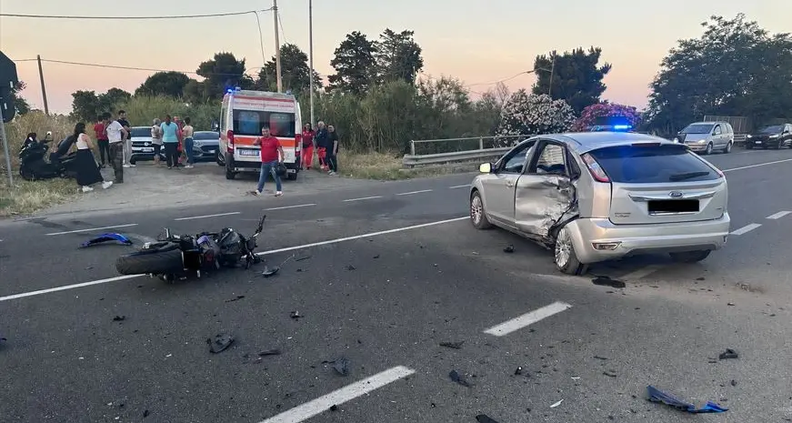 Incidente sulla ss106 a Corigliano Rossano, muore\u00A0motociclista 33enne coinvolto nello schianto con un’auto\n