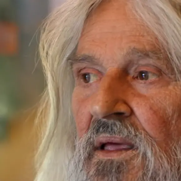 Da Amsterdam a\u00A030 anni di solitudine tra i monti, il viaggio spirituale di Pietro: «La guerra la vince chi vince sé\u00A0stesso»\n