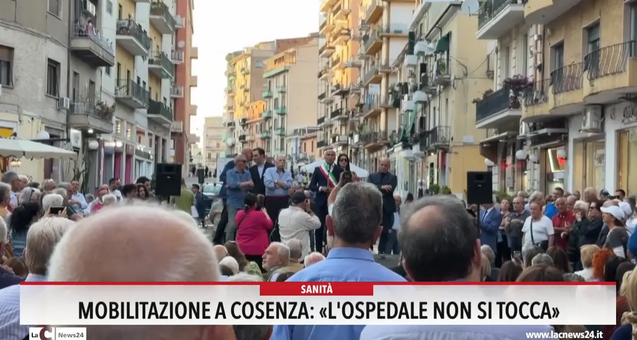 Mobilitazione a Cosenza: «L'ospedale non si tocca»