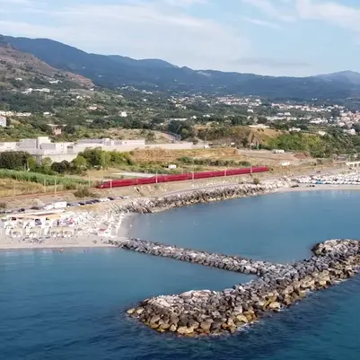 Mare pulito e servizi per i bimbi: Bandiere Verdi a Praia, Paola, Cariati e Mirto Crosia\u00A0\n