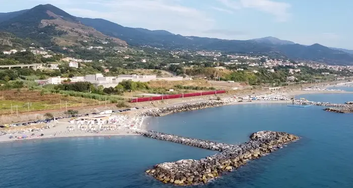 Mare pulito e servizi per i bimbi: Bandiere Verdi a Praia, Paola, Cariati e Mirto Crosia\u00A0\n
