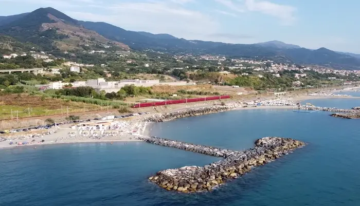 Mare pulito e servizi per i bimbi: Bandiere Verdi a Praia, Paola, Cariati e Mirto Crosia\u00A0\n