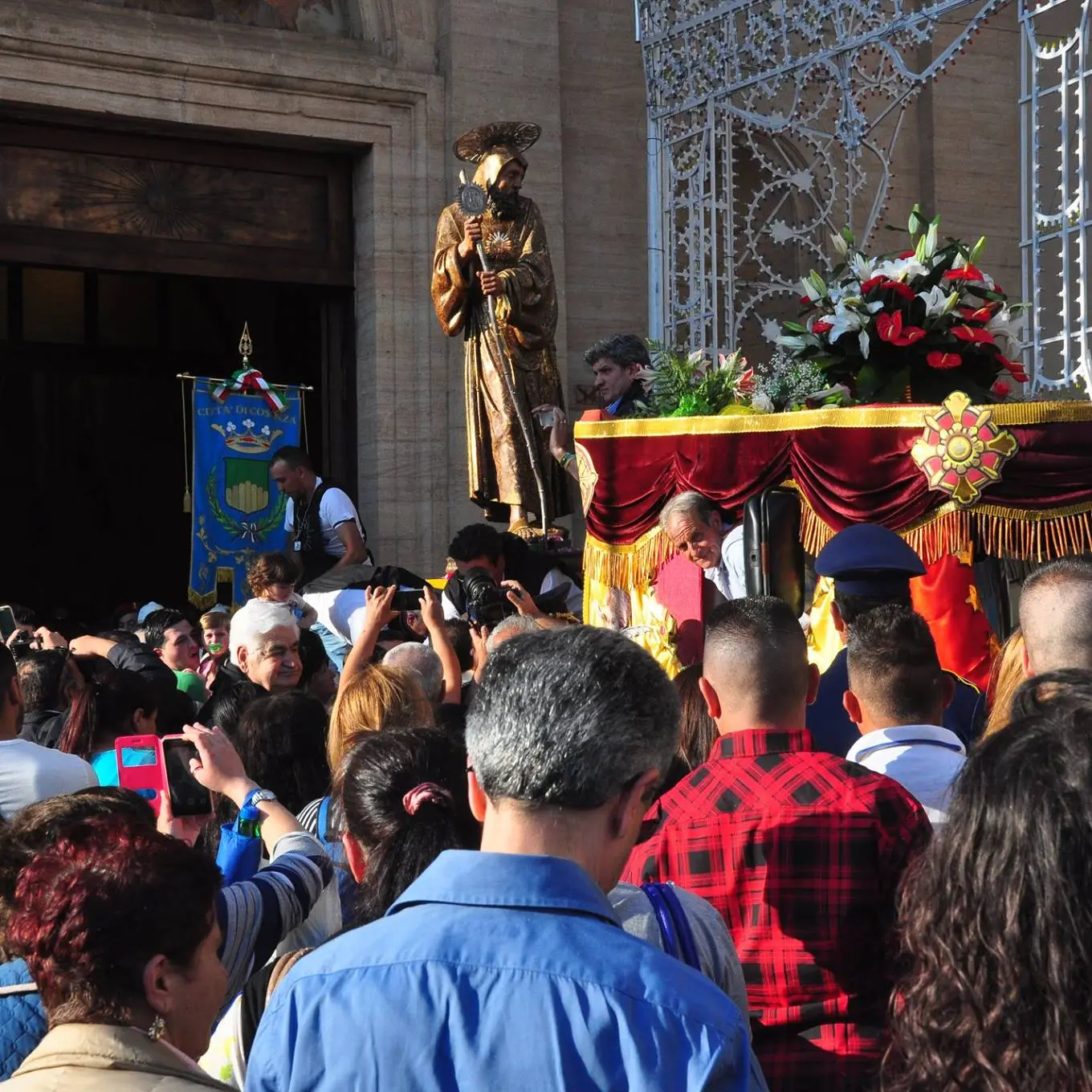 San Francesco di Paola, processione a Cosenza: divieti e strade chiuse domenica\n