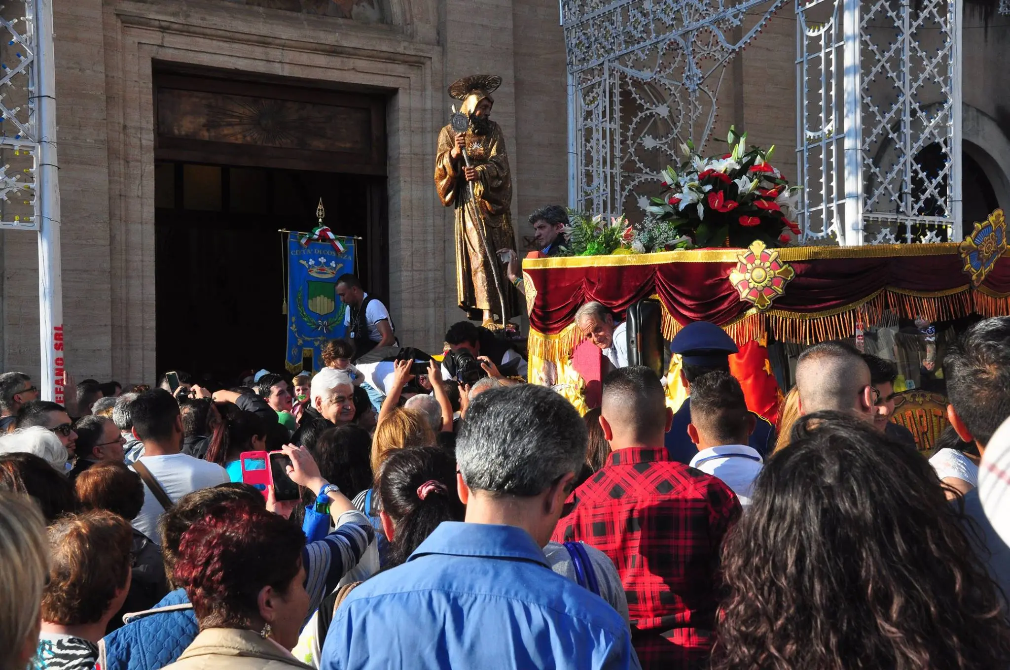 San Francesco di Paola, processione a Cosenza: divieti e strade chiuse domenica\n
