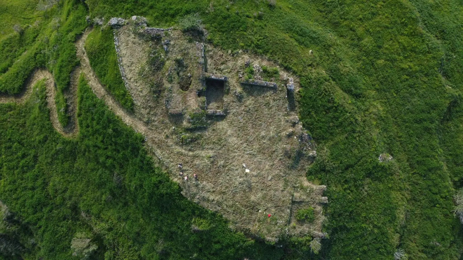 A Filadelfia ripartono gli scavi nella rocca medievale di Castelmonardo: cantiere della memoria e dell’identità\n