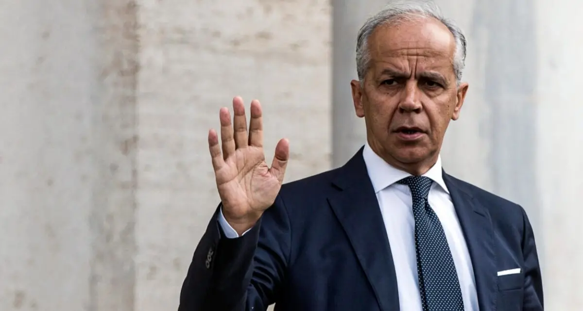 <p>Centri di permanenza per il rimpatrio, Piantedosi: «Avviato iter per realizzare sei nuove strutture». <span style=\"color:hsl(0, 75%, 60%);\">Una sorgerà in Calabria</span></p>