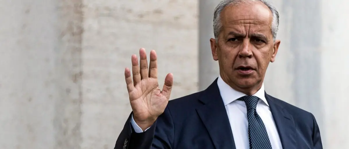 Centri di permanenza per il rimpatrio, Piantedosi: «Avviato iter per realizzare sei nuovi impianti». Uno sorgerà in Calabria\n