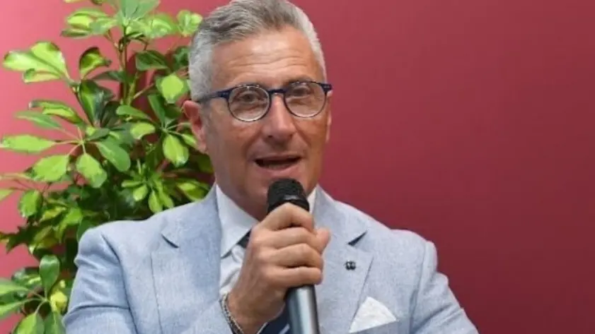 <p>Roy Biasi</p>\\n