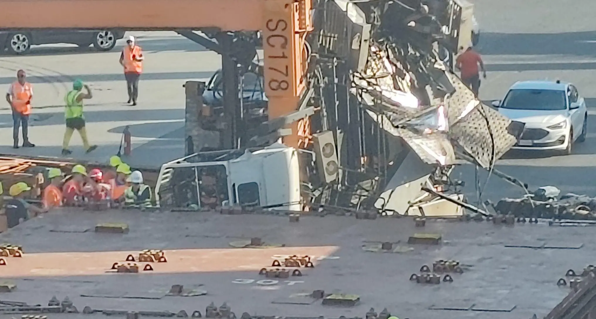 Incidente nel porto di Porto di Gioia Tauro, si ribalta uno straddle carrier: ferito un operatore portuale\n