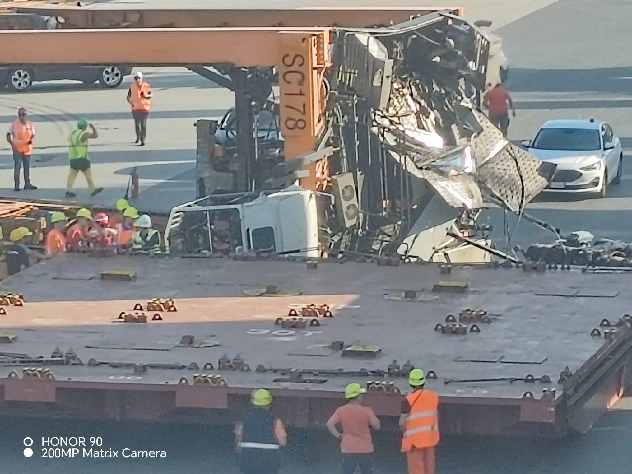 Incidente nel porto di Porto di Gioia Tauro, si ribalta uno straddle carrier: ferito un operatore portuale\n