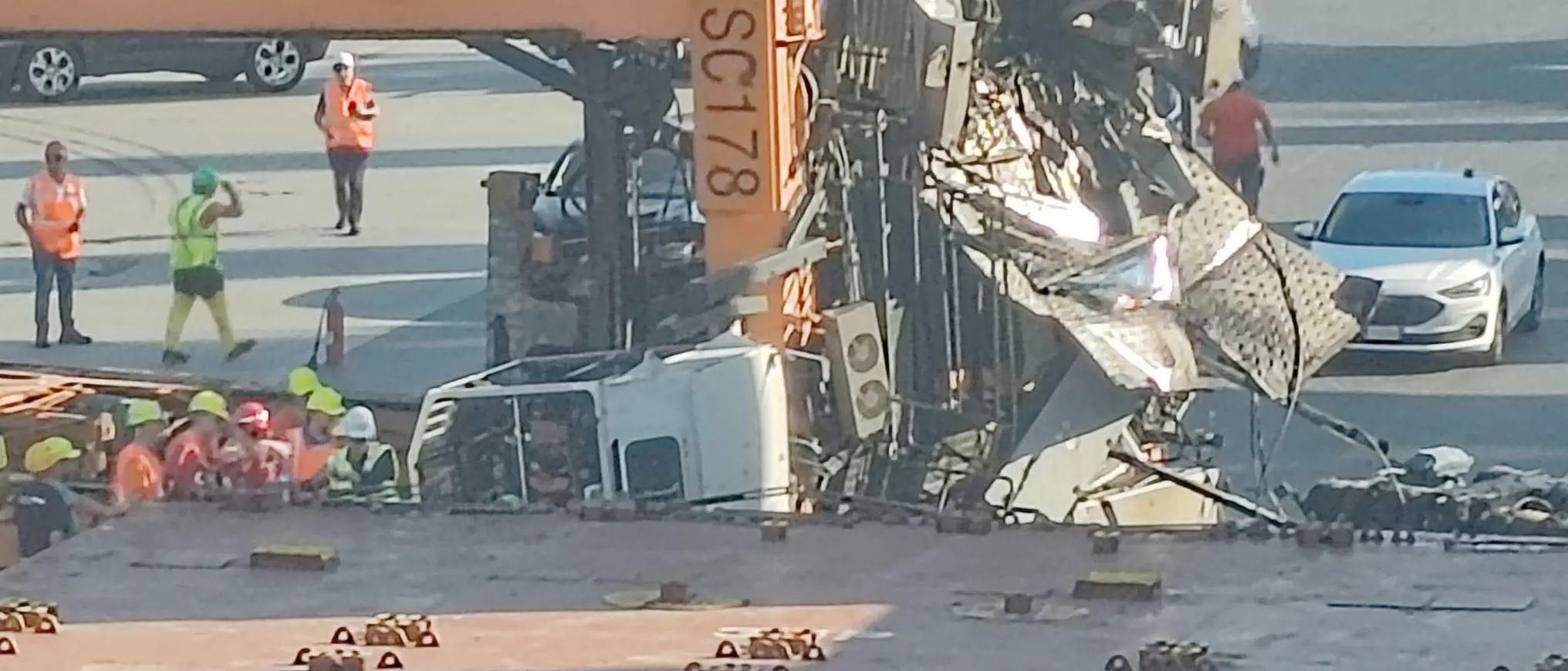 Incidente nel porto di Porto di Gioia Tauro, si ribalta uno straddle carrier: ferito un operatore portuale\n