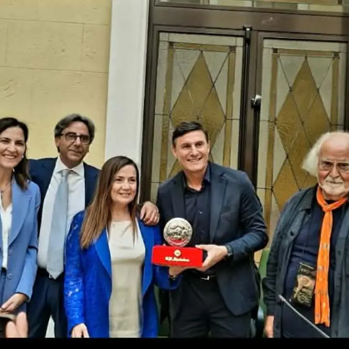 <p>Premio Sportivo Oreste Granillo, <span style=\"color:hsl(0, 75%, 60%);\">Javier Zanetti conquista Reggio</span>: «La Calabria sta crescendo grazie alla cultura del lavoro»</p>