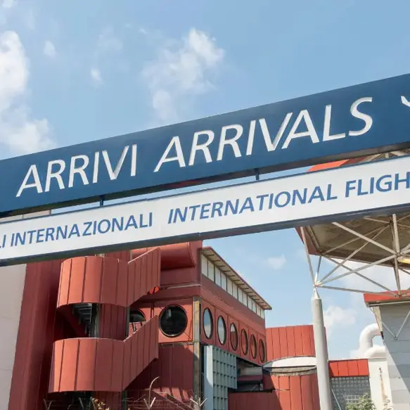 <p>Lamezia Terme, pilota di Canadair accoltellato all’aeroporto: <span style=\"color:hsl(0, 75%, 60%);\">si indaga per lesioni</span></p>