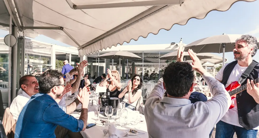 <p>Festa della Repubblica vista mare: al Riva di Falerna Marina un weekend tra musica, cucina e atmosfera d’estate</p>