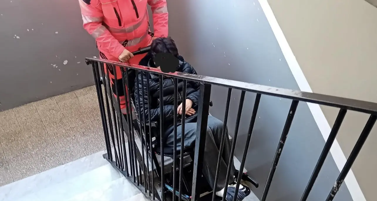 Catanzaro, vedova con figli disabili in alloggio popolare senza ascensore. Pitaro:\u00A0«Disatteso anche l’invito del Prefetto»\n