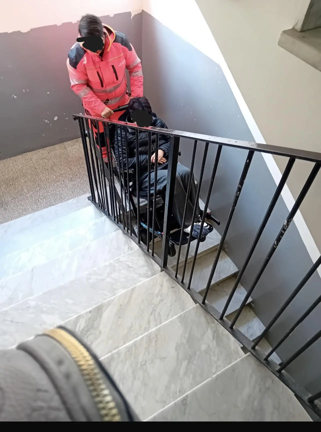 Catanzaro, vedova con figli disabili in alloggio popolare senza ascensore. Pitaro:\u00A0«Disatteso anche l’invito del Prefetto»\n