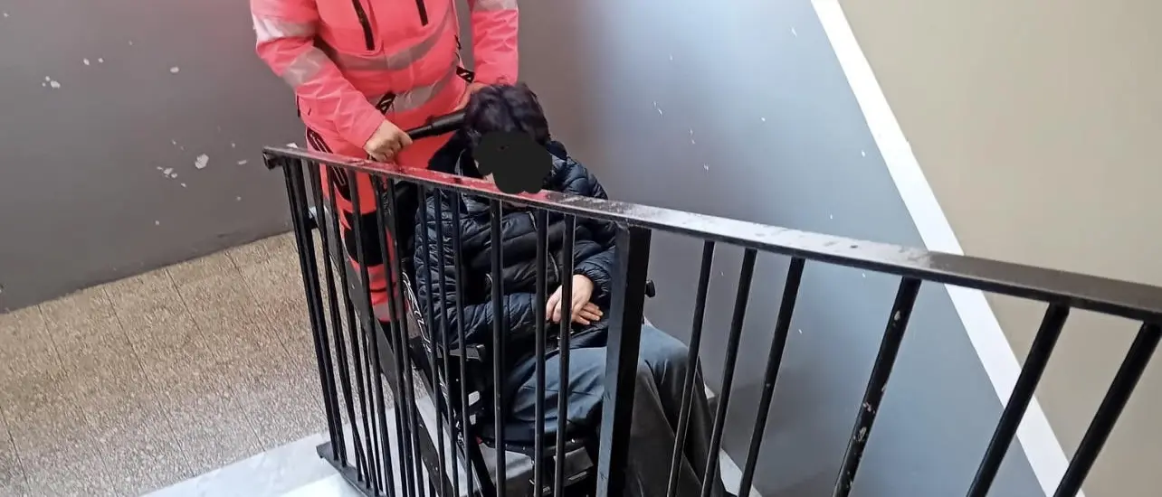 Catanzaro, vedova con figli disabili in alloggio popolare senza ascensore. Pitaro:\u00A0«Disatteso anche l’invito del Prefetto»\n