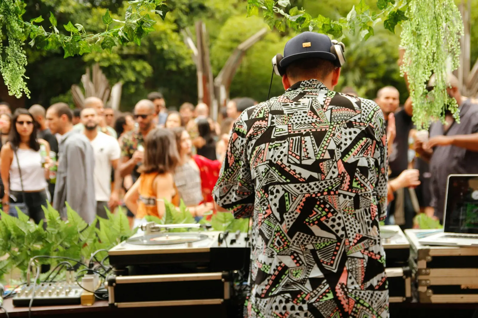 Archiviate le elezioni, Reggio torna fuori: quattro giorni tra pizza festival, beach party e serate sul mare\n
