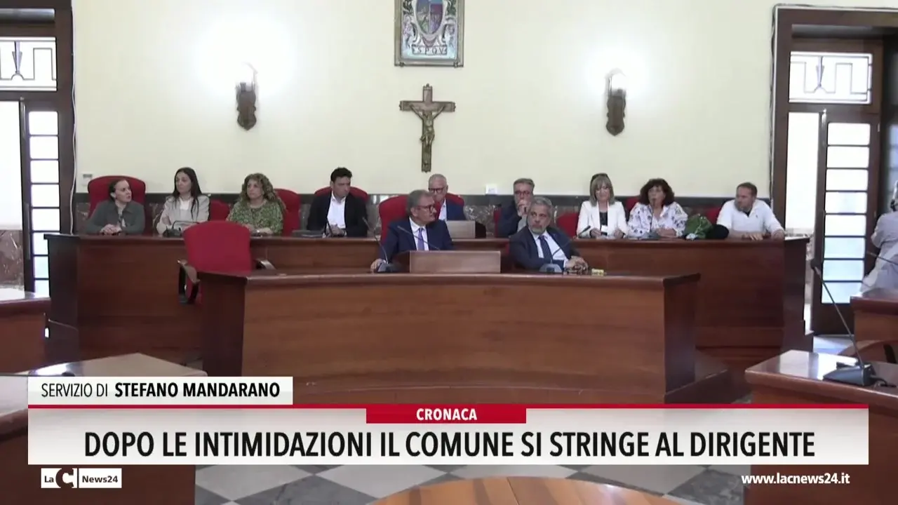 Vibo, dopo le intimidazioni il Comune si stringe al dirigente