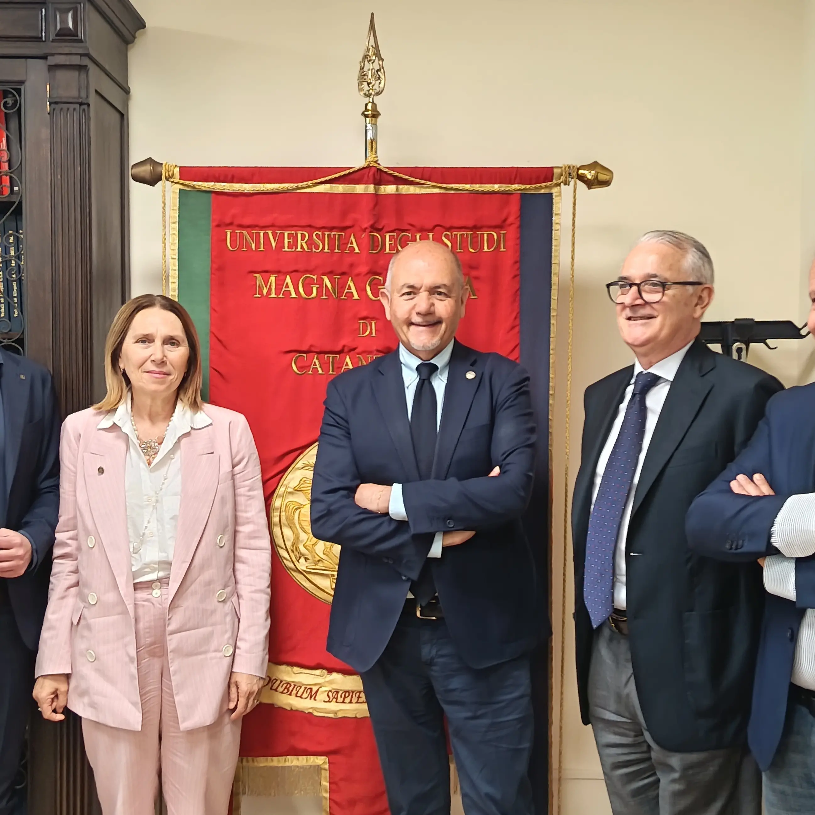 <p><span style=\"color:hsl(0, 75%, 60%);\">Svolta nella mobilità studentesca</span>: nasce “UMG GO” il servizio navetta per gli studenti dell’Università Magna Graecia di Catanzaro</p>