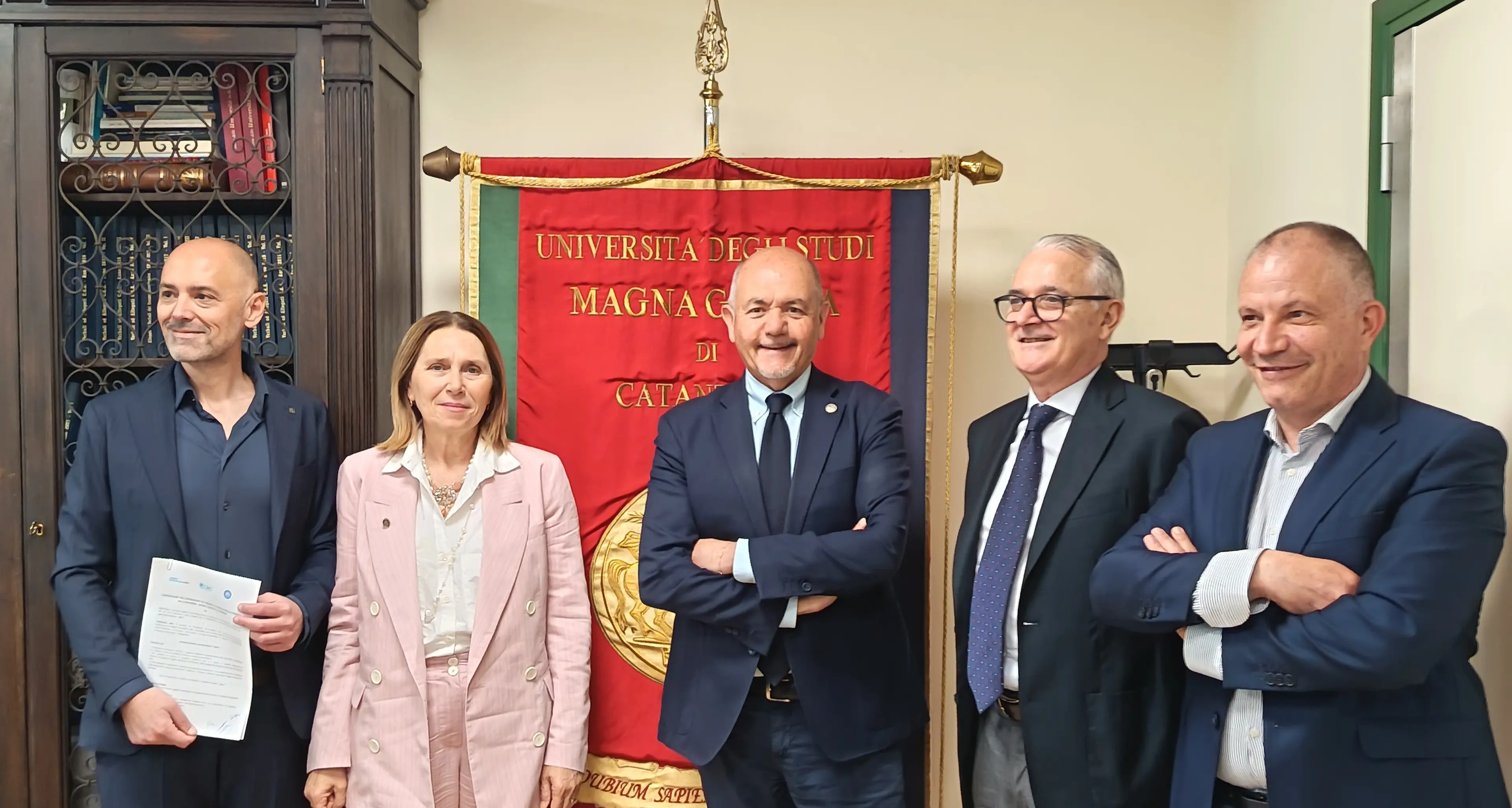 <p><span style=\"color:hsl(0, 75%, 60%);\">Svolta nella mobilità studentesca</span>: nasce “UMG GO” il servizio navetta per gli studenti dell’Università Magna Graecia di Catanzaro</p>