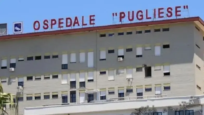 <p>«<span style=\"color:hsl(0,75%,60%);\">Ricoveri in barella</span> in modo continuativo, così assistenza a rischio»: la denuncia di infermieri e oss del Presidio Pugliese di Catanzaro</p>