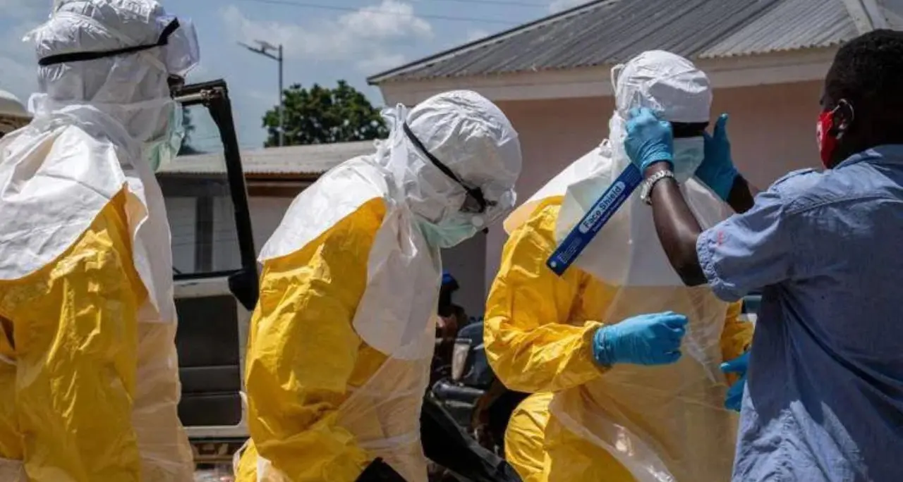 Ebola, Save the Children: «Virus avanti a velocità mai vista prima. Un morto su 4 è un bambino»\n