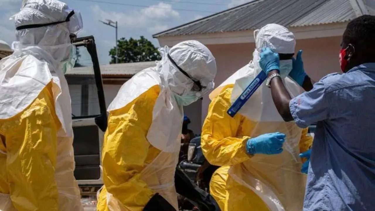 Ebola, Save the Children: «Virus avanti a velocità mai vista prima. Un morto su 4 è un bambino»\n