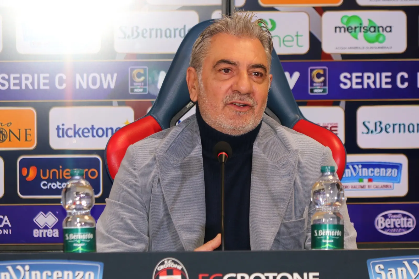 Crotone calcio in difficoltà economiche, il sindaco incontra Vrenna e si appella alla città:\u00A0«Tutti diano il proprio contributo»\n