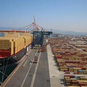 Porto di Gioia Tauro, solidarietà del Pd Calabria al lavoratore ferito: «La sicurezza sul lavoro sia la priorità assoluta»\n