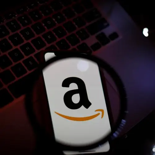 Il welfare dei «poveri cristiani»:\u00A0così la ’ndrangheta voleva assumere per conto di Amazon\n