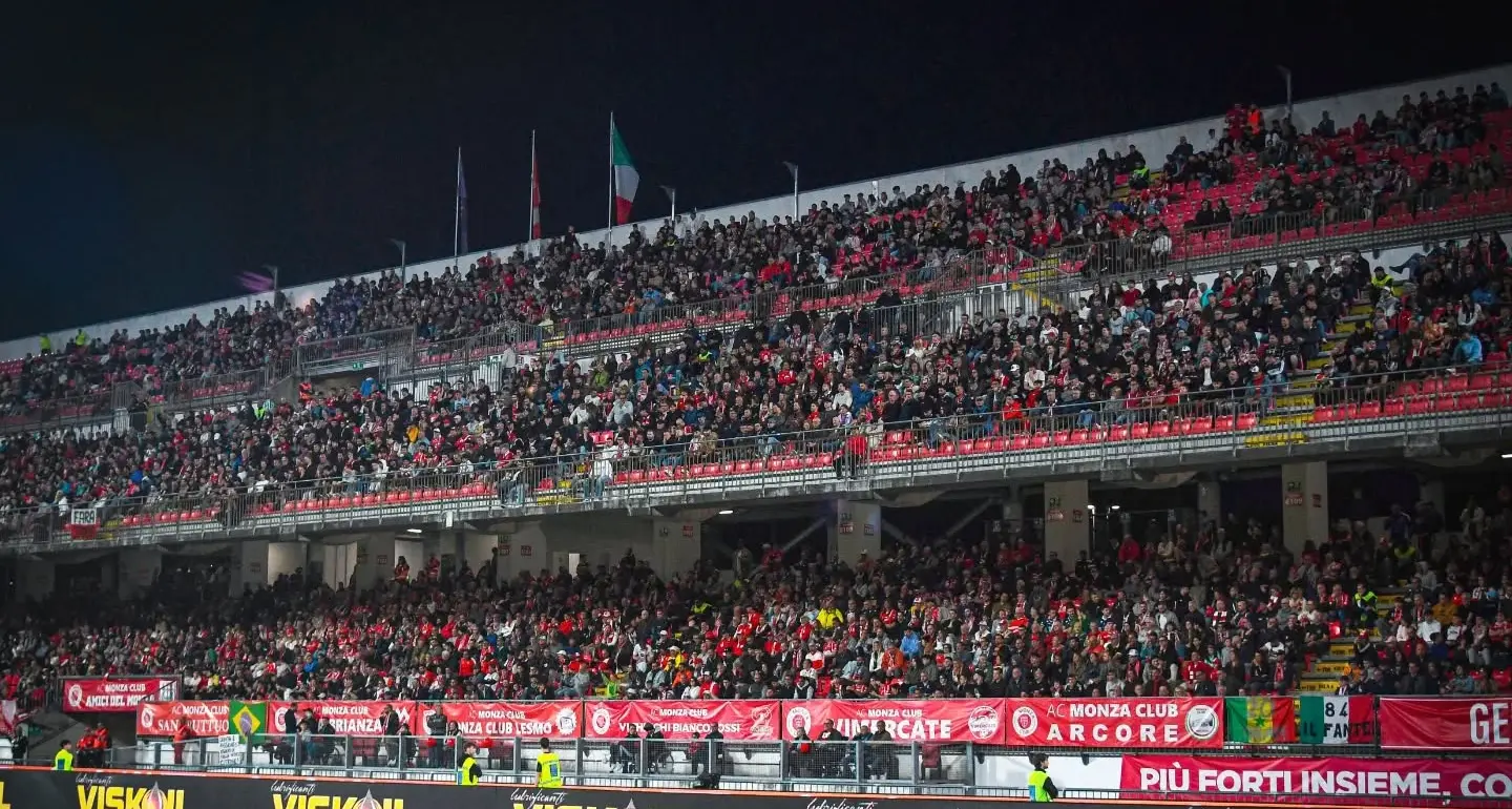 <p>Monza-Catanzaro, la notte che vale una stagione:<span style=\"color:hsl(0, 75%, 60%);\"> U-Power Stadium sold out </span>e invasione giallorossa</p>