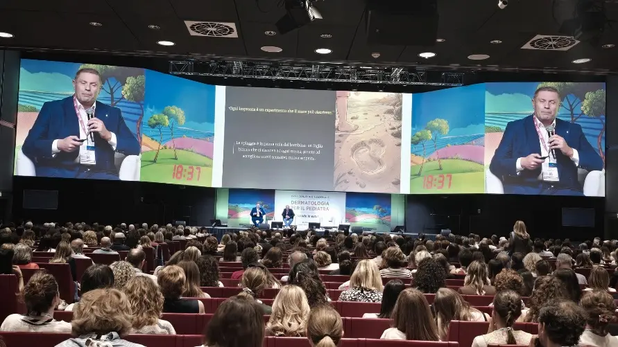 Dermatologia pediatrica, Promenzio porta a Riccione il valore dei piedi nudi sulla sabbia\n