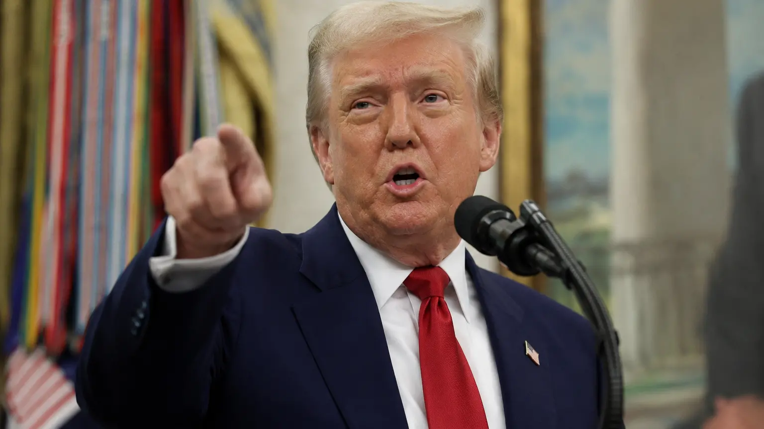 <p>Donald Trump</p>\\n