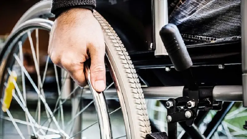 Assistenza domiciliare sospesa a Lamezia, famiglie e associazioni: «Diritti negati a persone con disabilità e anziani»\n