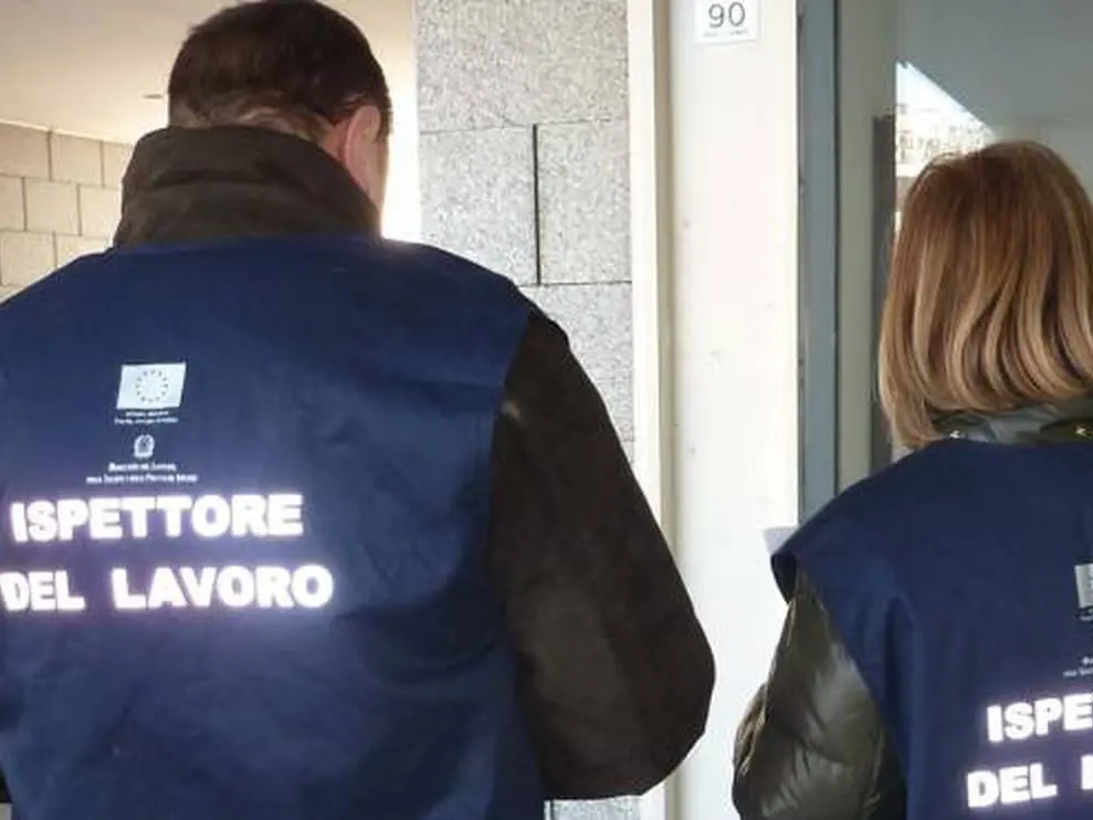 Blitz dell’Ispettorato del lavoro in cantieri e stabilimenti balneari nel Cosentino