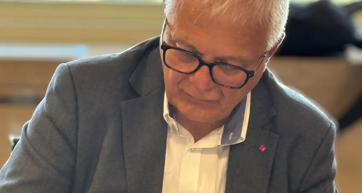 <p>Trotta: «Situazione drammatica e loro organizzano <span style=\"background-color:hsl(0, 0%, 100%);color:hsl(0, 75%, 60%);\">inutili passerelle!</span>»</p>